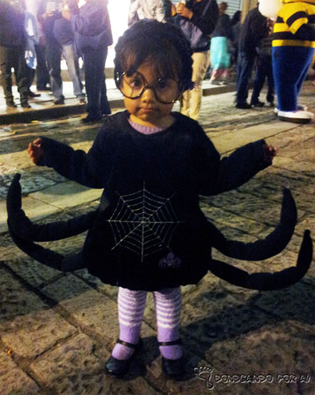 menininha de aranha