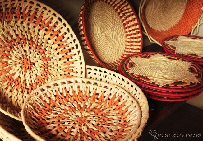 Artesanato - cestos feitos de folhas de Carnaúba