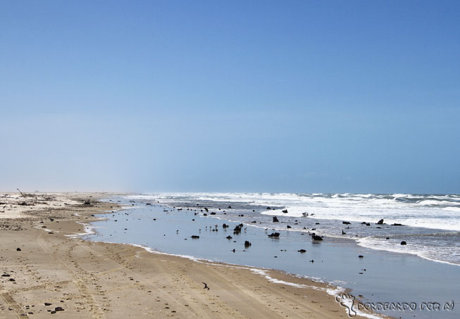 praias selvagens no caminho para os pequenos lençois maranhenses